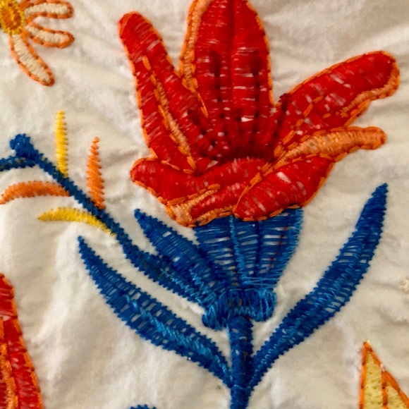 Beautiful floral embroidered white sweatshirt top from Zara - Picture 5 of 10